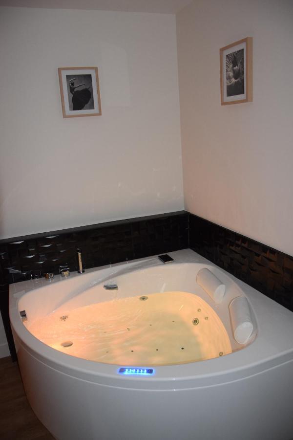 Au Fil De L'O Bed & Breakfast Bisseuil Luaran gambar